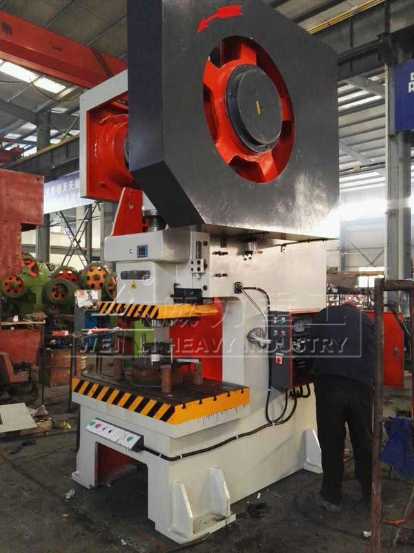 山東威力重工200噸沖床圖片