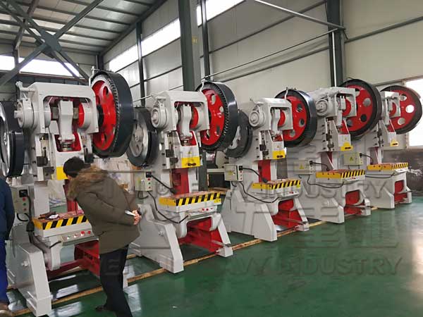 100噸沖床車間實物圖