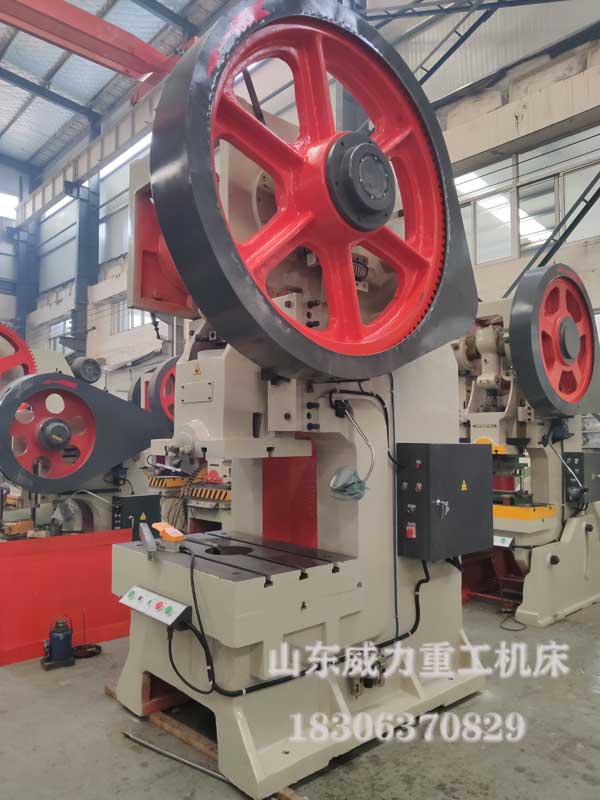 200噸機(jī)械沖床圖片