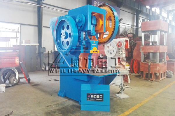 山東沖床廠160噸沖床生產(chǎn)完畢可以發(fā)貨